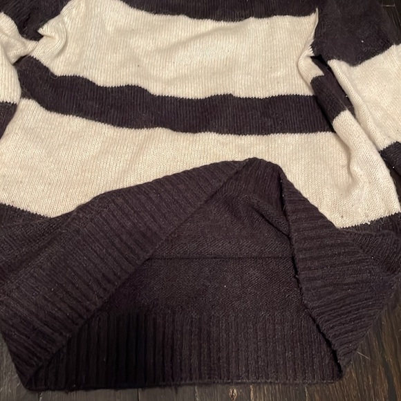 NWT H&M New Men's Crewneck Black White Striped Sweater-Good for Fall Winter - Picture 6 of 7